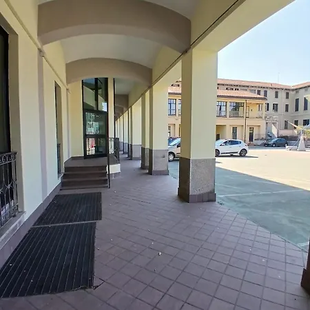 Carro - Centro - Dormire Bene Fare Bene Scegli Bene! Ostello Monza